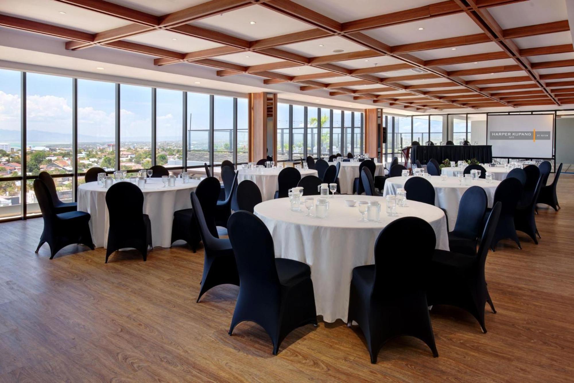 Harper Kupang By Aston Hotel Ngoại thất bức ảnh