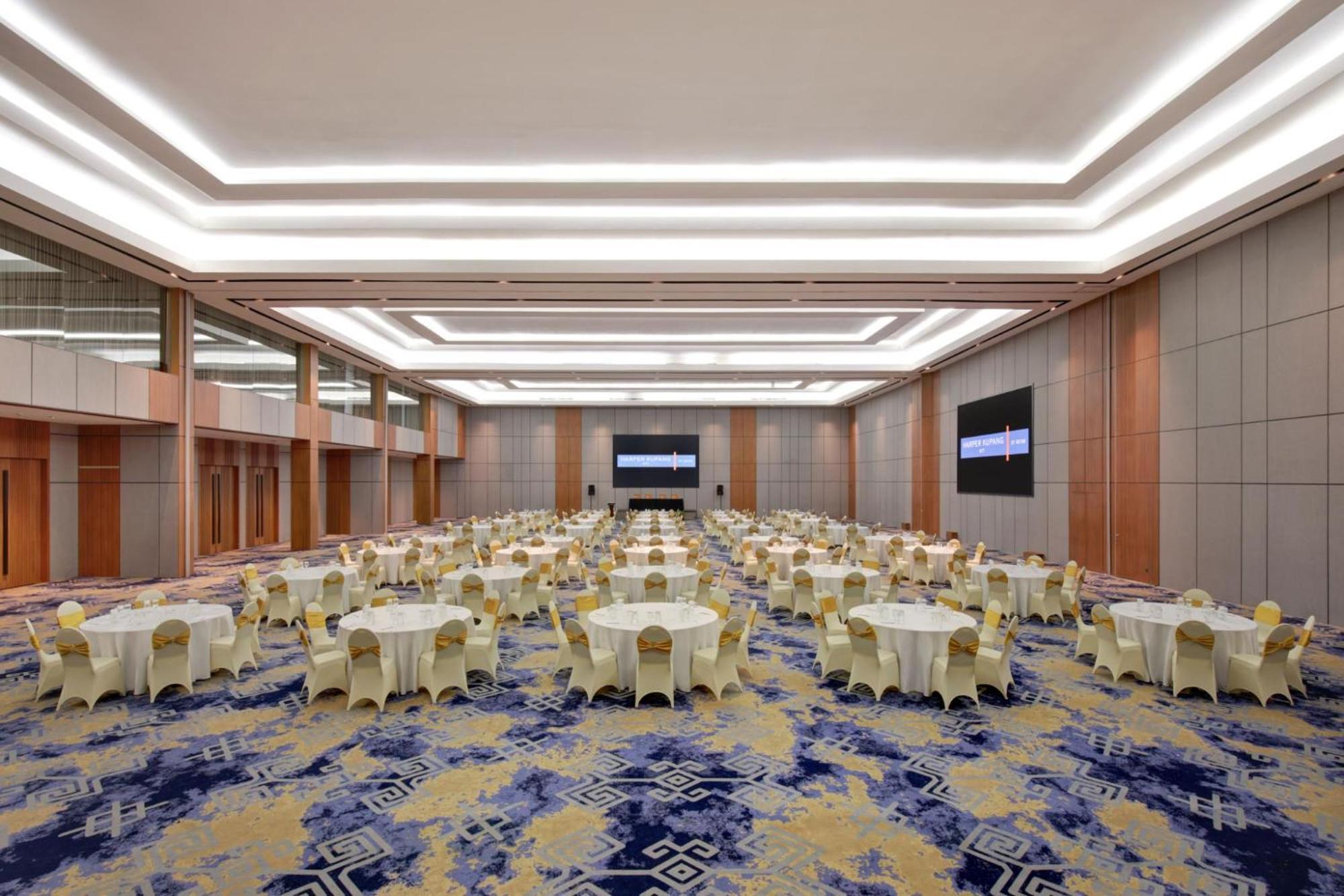 Harper Kupang By Aston Hotel Ngoại thất bức ảnh