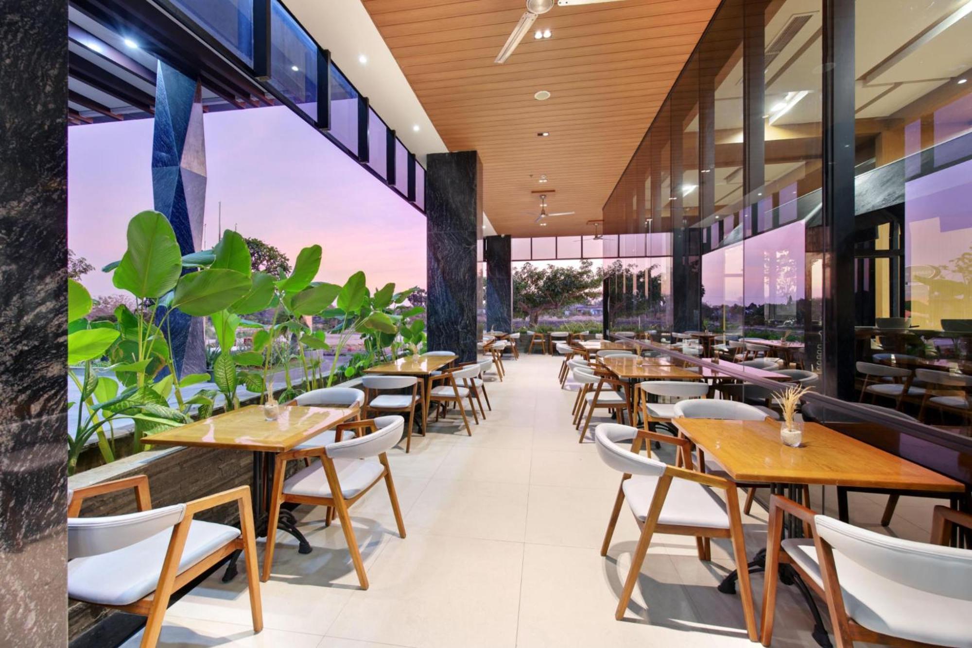Harper Kupang By Aston Hotel Ngoại thất bức ảnh